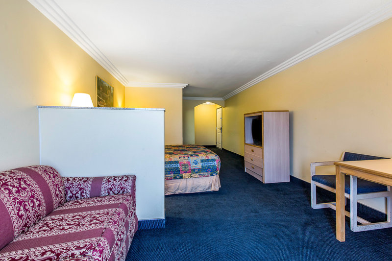 Rodeway Inn - Azusa, CA
