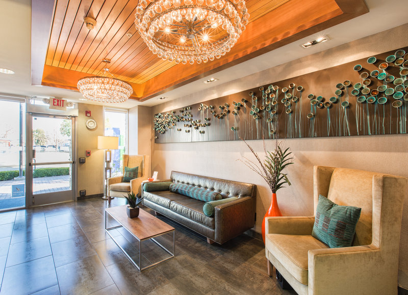 Holiday Inn Express Newport Beach - Newport Beach, CA