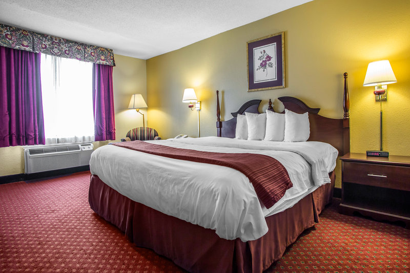 Quality Inn & Suites - Chambersburg, PA
