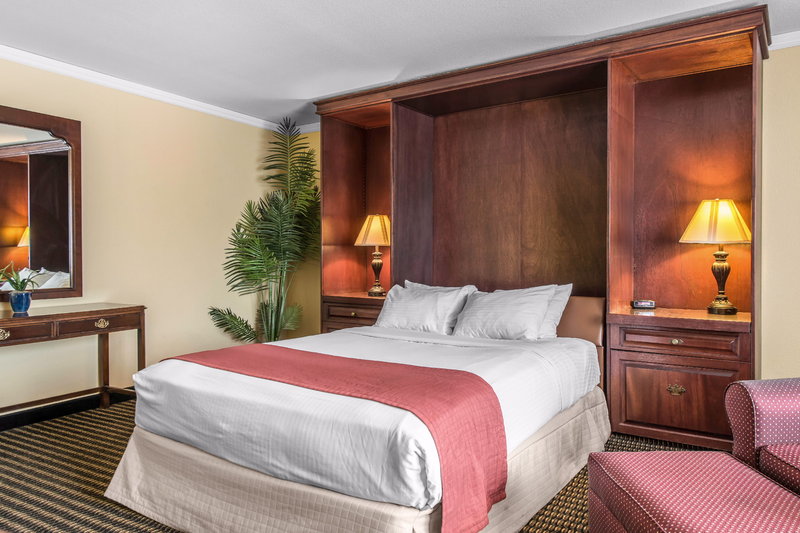 Rodeway Inn-Golden Prairie - Stratton, CO