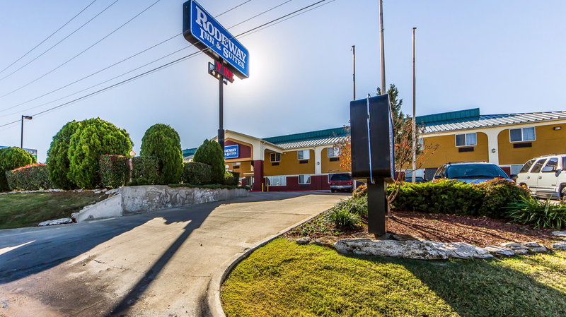 Rodeway Inn & Suites Airport - Tulsa, OK