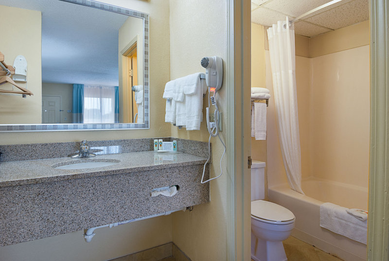 Quality Inn - Calhoun, GA