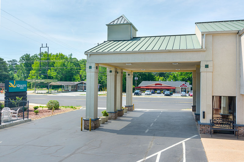 Quality Inn - Calhoun, GA