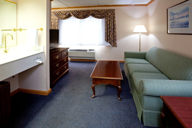 Holiday Inn HARBORVIEW - PORT WASHINGTON - Port Washington, WI