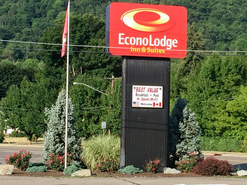 Econo Lodge Inn & Suites - Binghamton, NY