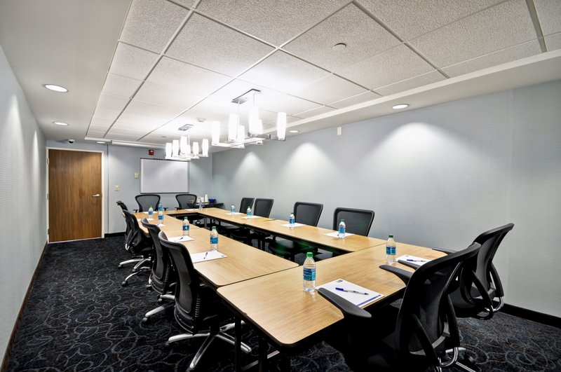Holiday Inn Express ROMULUS / DETROIT AIRPORT - Romulus, MI