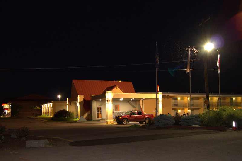 Econo Lodge Inn & Suites - Binghamton, NY