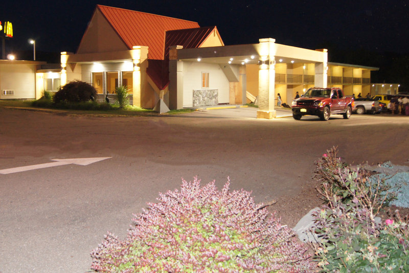 Econo Lodge Inn & Suites - Binghamton, NY
