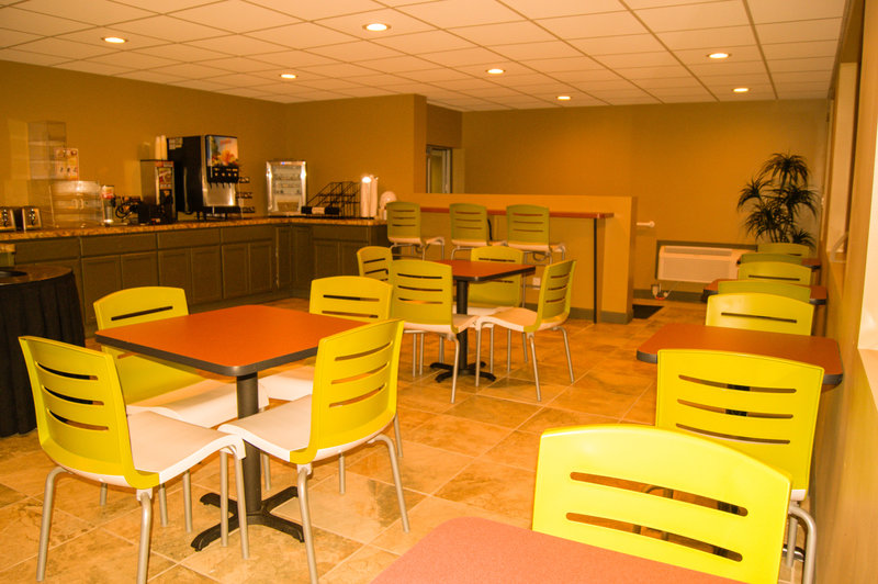 Econo Lodge Inn & Suites - Binghamton, NY