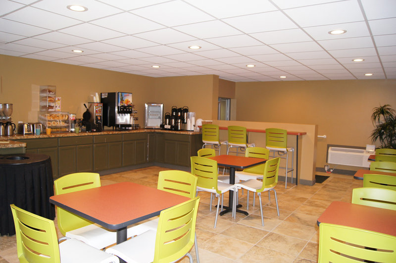 Econo Lodge Inn & Suites - Binghamton, NY