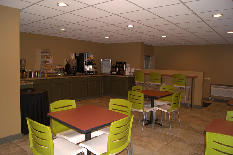 Econo Lodge Inn & Suites - Binghamton, NY