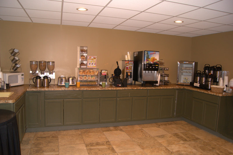 Econo Lodge Inn & Suites - Binghamton, NY