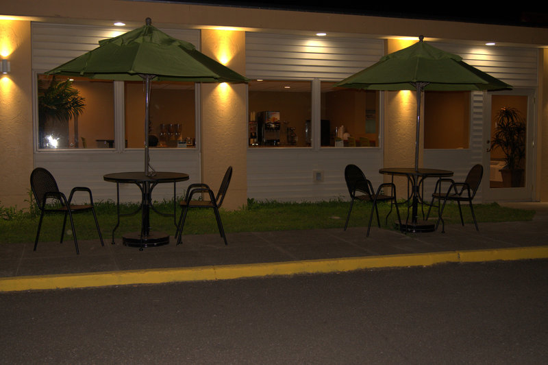 Econo Lodge Inn & Suites - Binghamton, NY