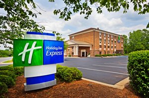 How Much Does an MRI Cost? The beautifully appointed guest rooms of the Best Western Plus Hanes Mall Hotel feature a contemporary decor with free Wi-Fi, cable television, microwave and refrigerator.