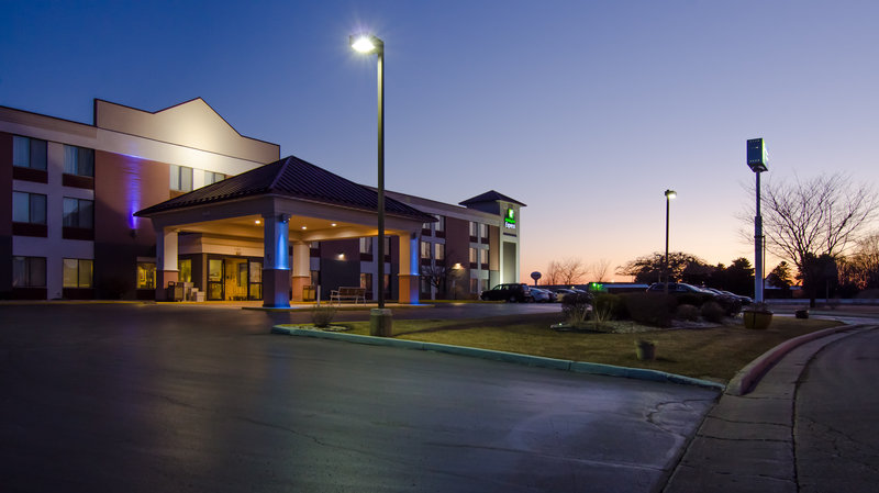 Holiday Inn Express RACINE AREA (I-94 AT EXIT 333) - Sturtevant, WI