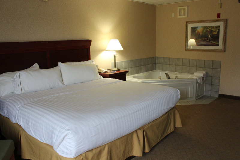 Holiday Inn Express WILMINGTON - Wilmington, OH