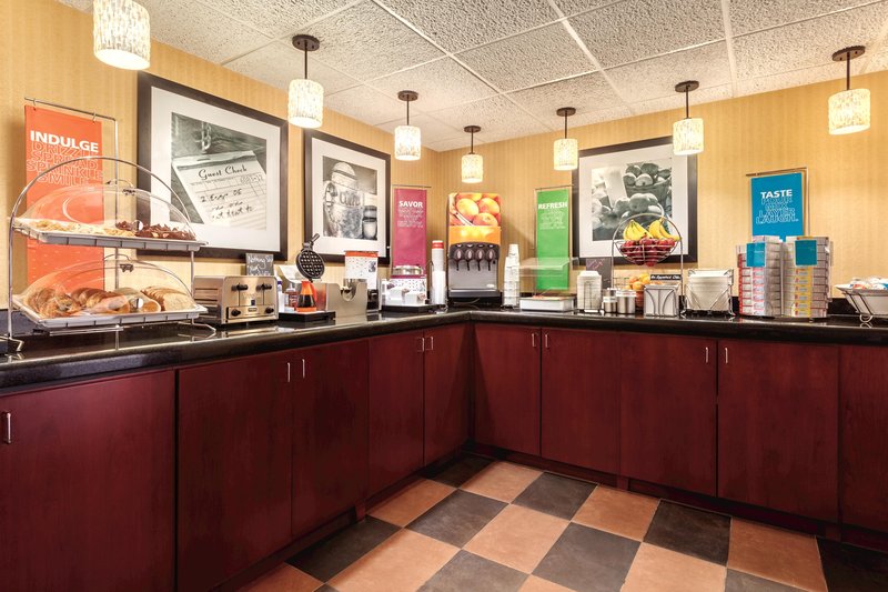 Hampton Inn Des Moines-Airport - Des Moines, IA