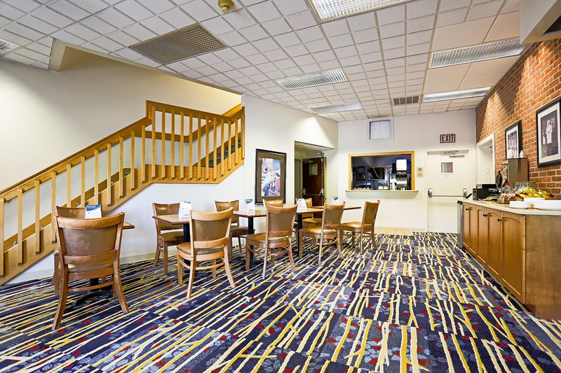 Rodeway Inn & Suites - Lancaster, PA