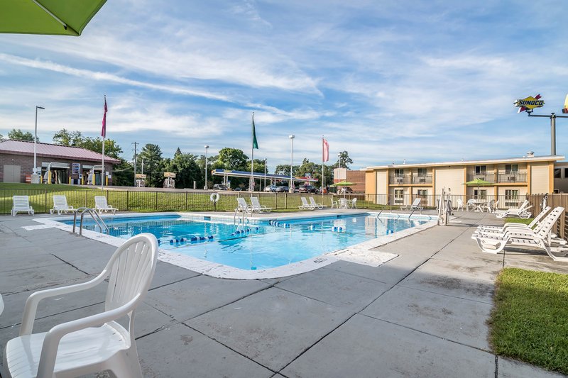 Econo Lodge Inn & Suites - Binghamton, NY