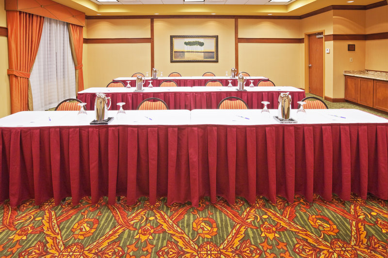 Holiday Inn Express & Suites Springfield - Springfield, MO