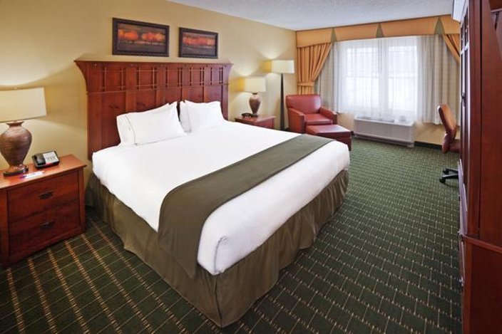 Holiday Inn Express & Suites Springfield - Springfield, MO