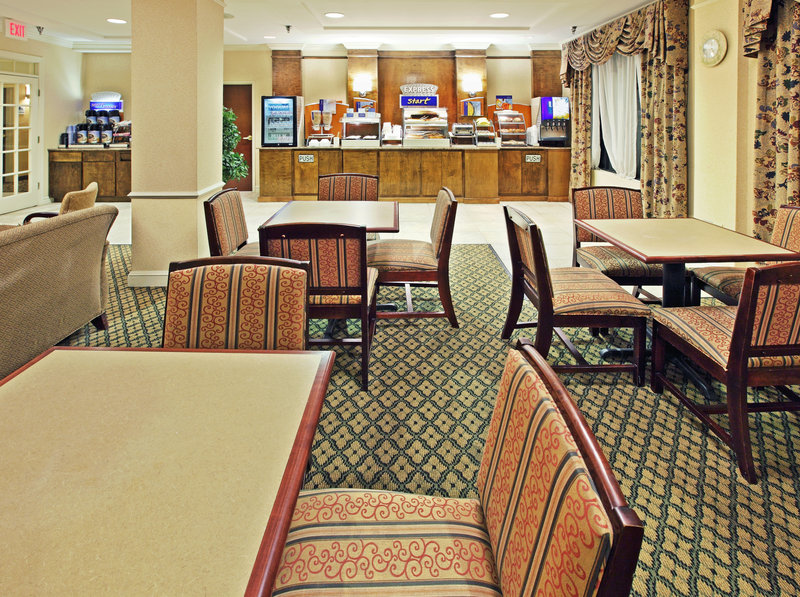 Holiday Inn Express & Suites PINE BLUFF - Pine Bluff, AR