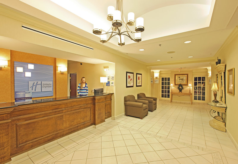 Holiday Inn Express & Suites PINE BLUFF - Pine Bluff, AR