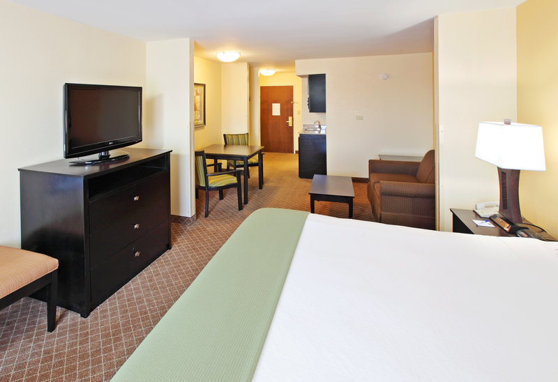 Holiday Inn Express & Suites PINE BLUFF - Pine Bluff, AR
