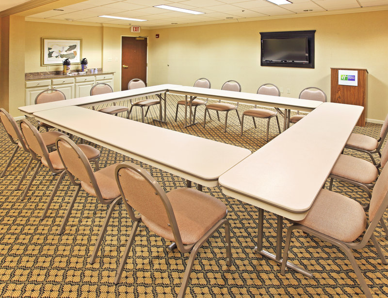 Holiday Inn Express & Suites PINE BLUFF - Pine Bluff, AR