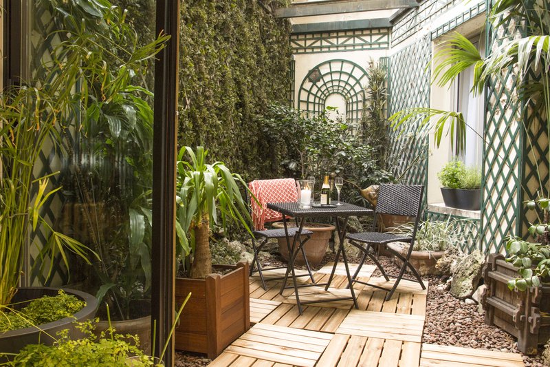 Holiday Inn and Suites Vancouver Downtown