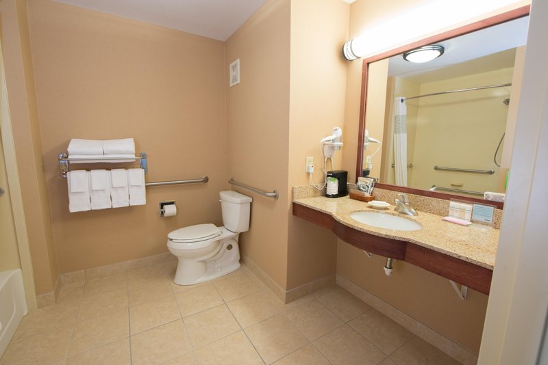 Hampton Inn Bismarck - Bismarck, ND