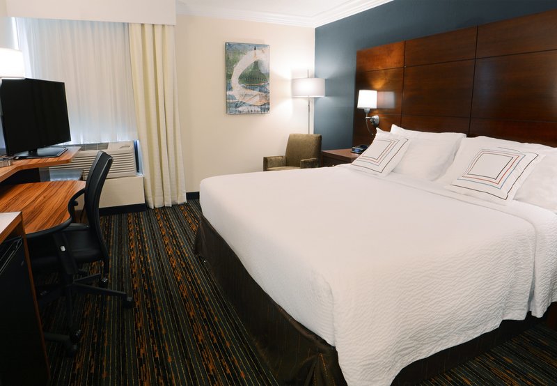 Holiday Inn Express RESTON HERNDON-DULLES AIRPORT - Herndon, VA