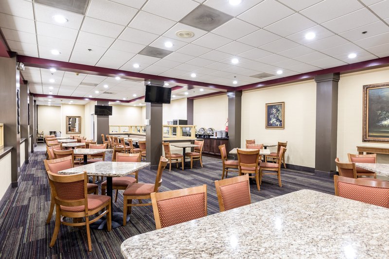 Clarion Hotel Detroit Metro Airport - Romulus, MI