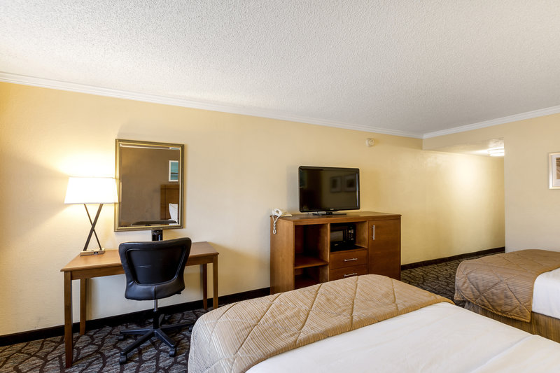 Clarion Hotel Detroit Metro Airport - Romulus, MI