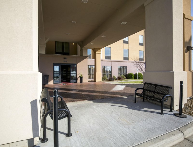 Hampton Inn Bismarck - Bismarck, ND