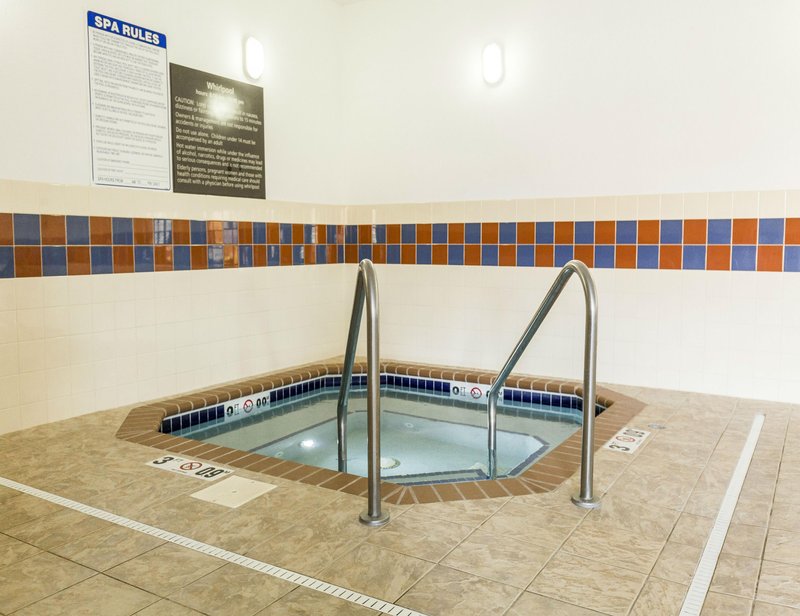 Hampton Inn Bismarck - Bismarck, ND