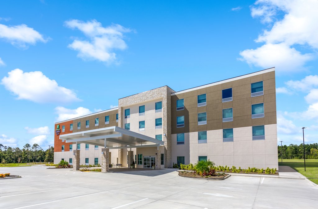 Holiday Inn Express & Suites MACCLENNY - Tap to explore photos