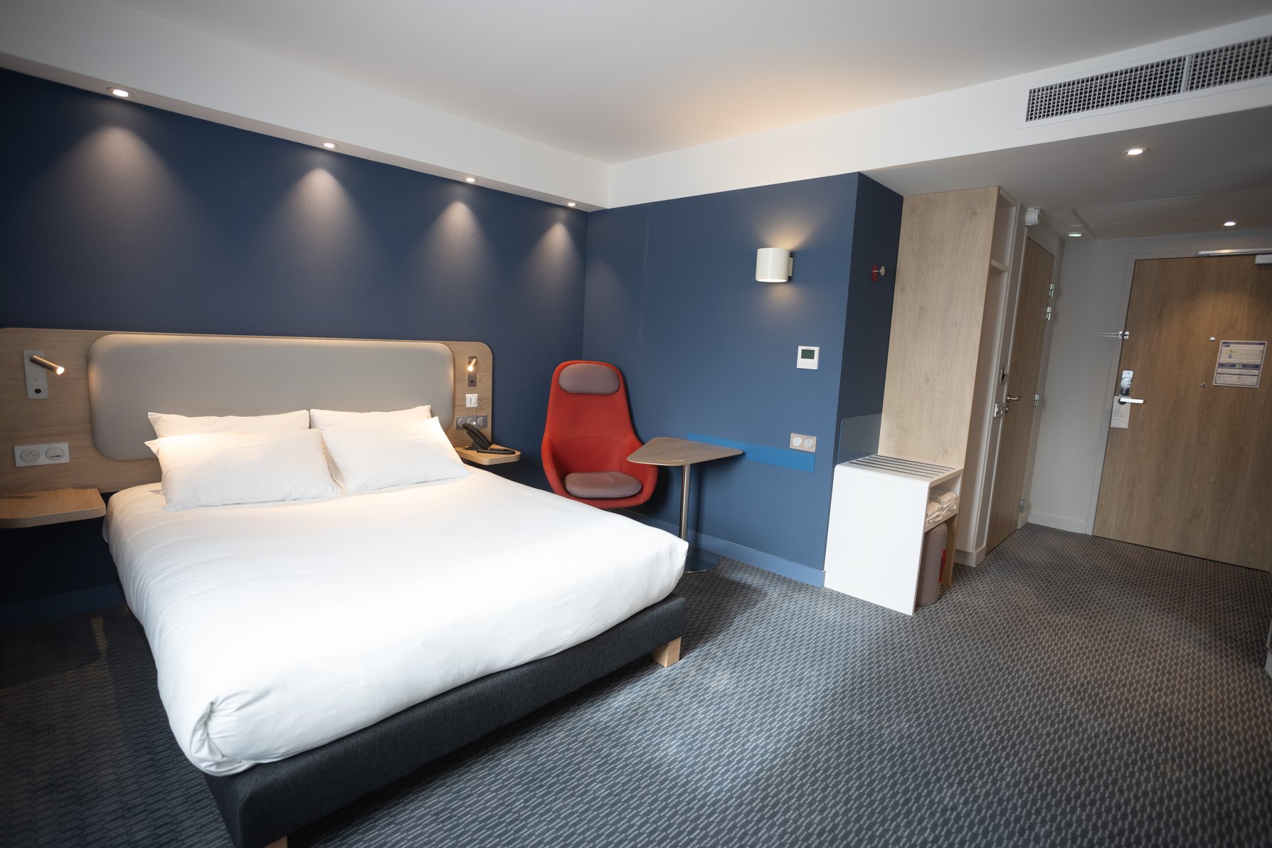 Holiday Inn Express CAEN - EPRON - Tap to explore photos