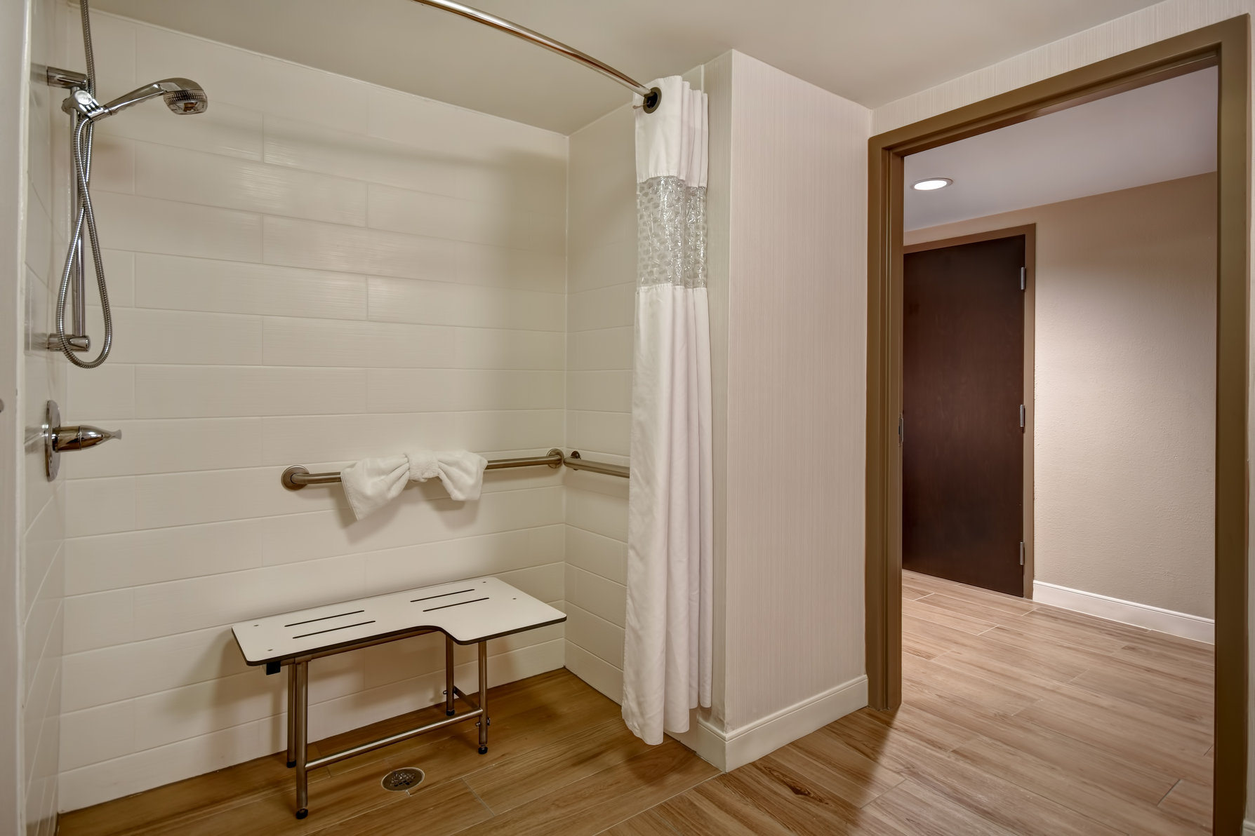 Hampton Inn by Hilton Auburn - Tap to explore photos
