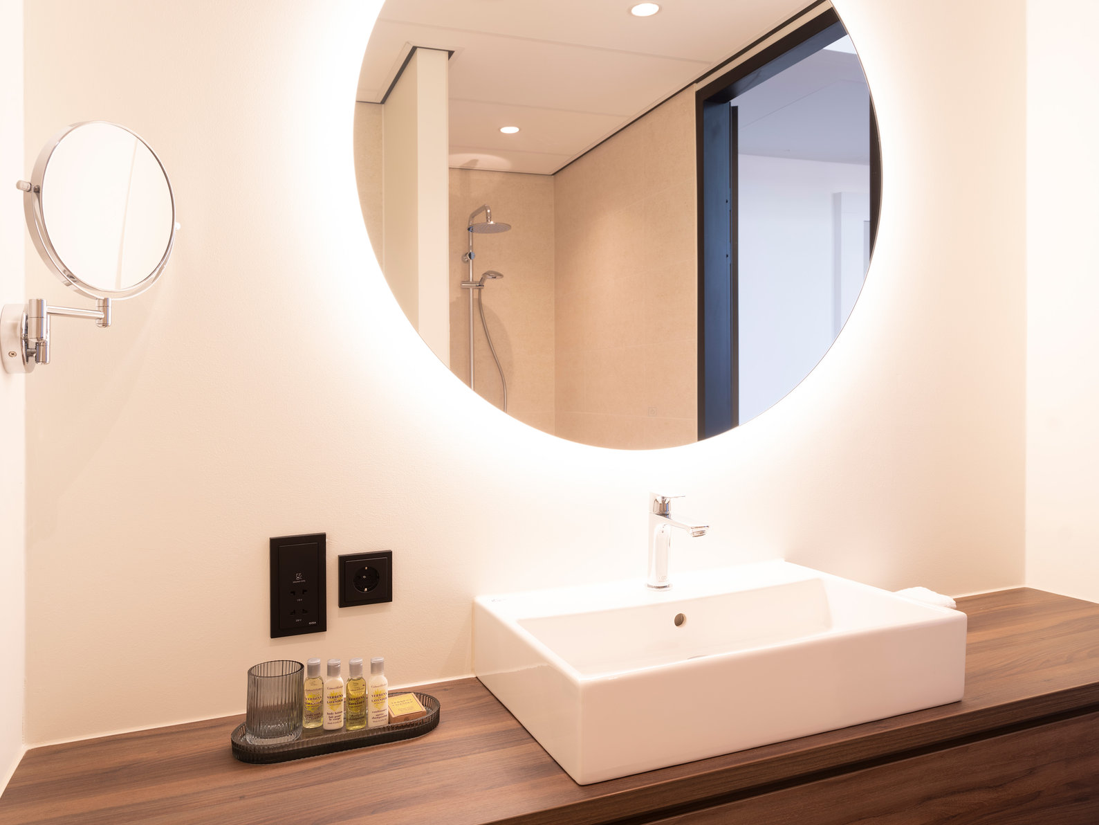 Doubletree By Hilton Sittard - Tap to explore photos