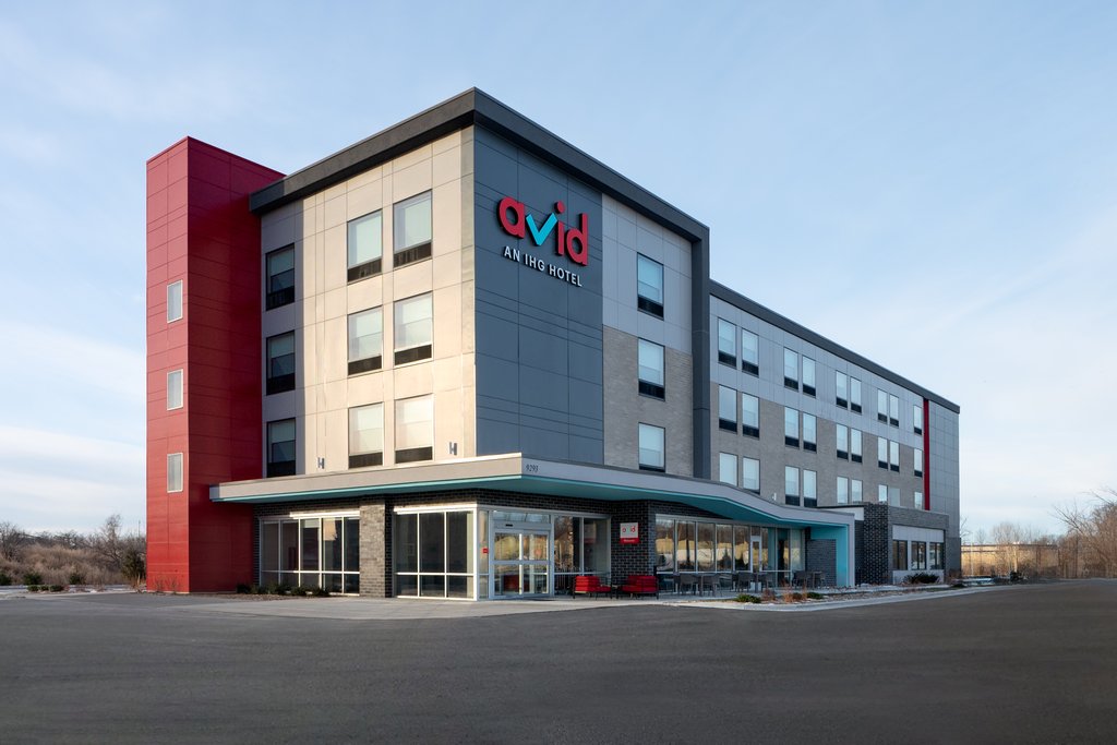 avid hotel OAK CREEK - Tap to explore photos