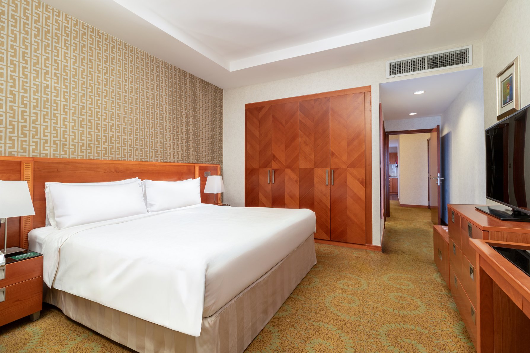 Holiday Inn Suites Kuwait Salmiya - Tap to explore photos