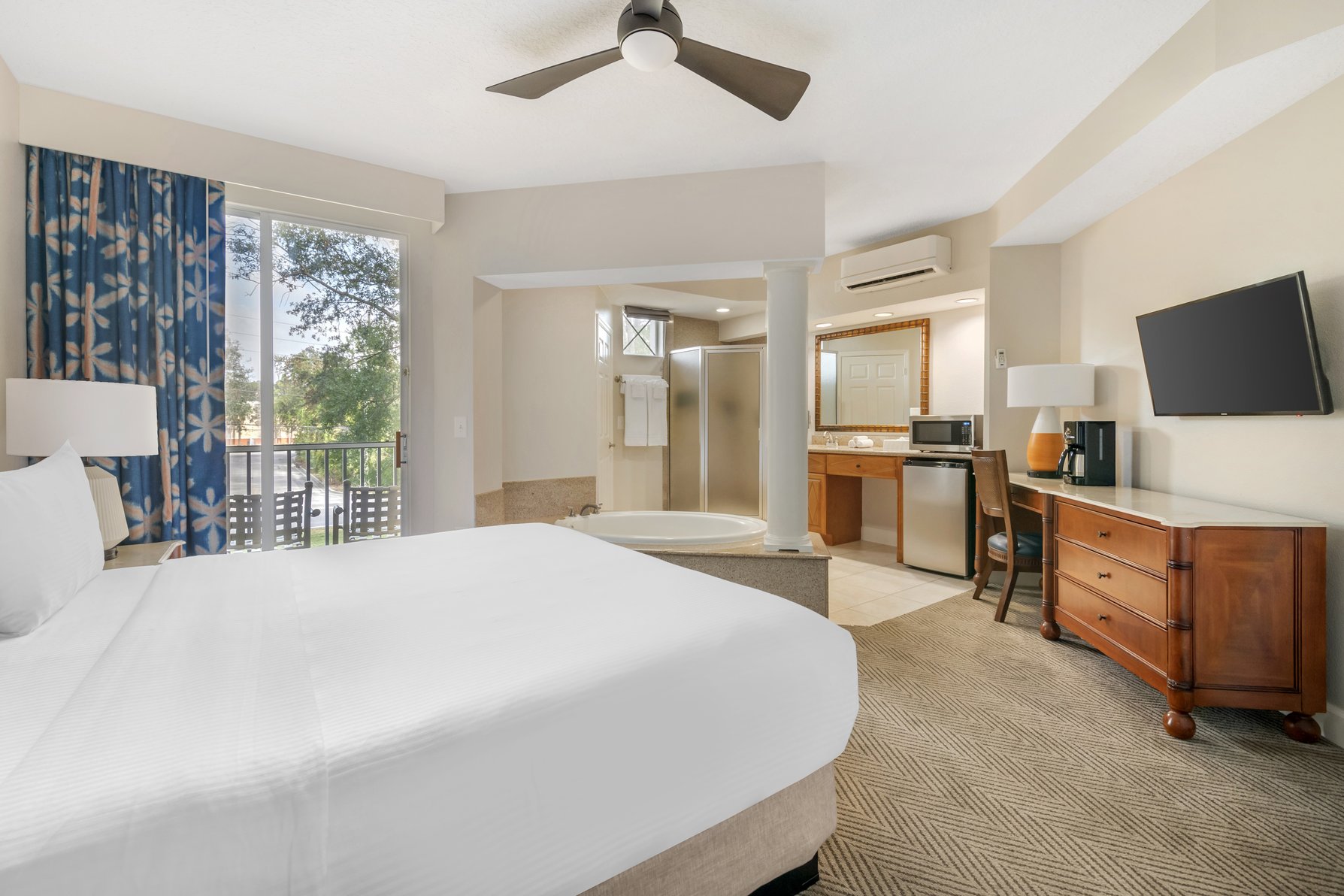 Hilton Vacation Club Cypress Pointe Orlando - Tap to explore photos
