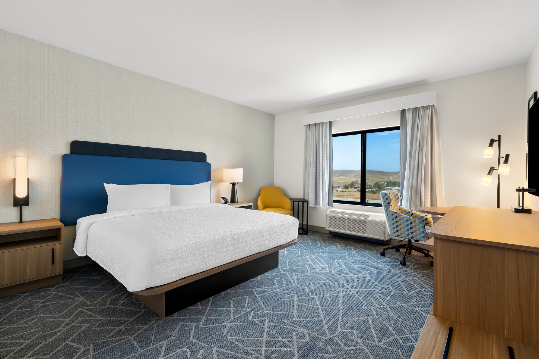 Hampton Inn & Suites by Hilton Corona - Tap to explore photos