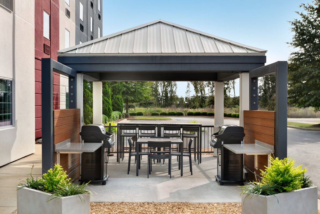Candlewood Suites BURLINGTON CONFERENCE CENTRE - Tap to explore photos