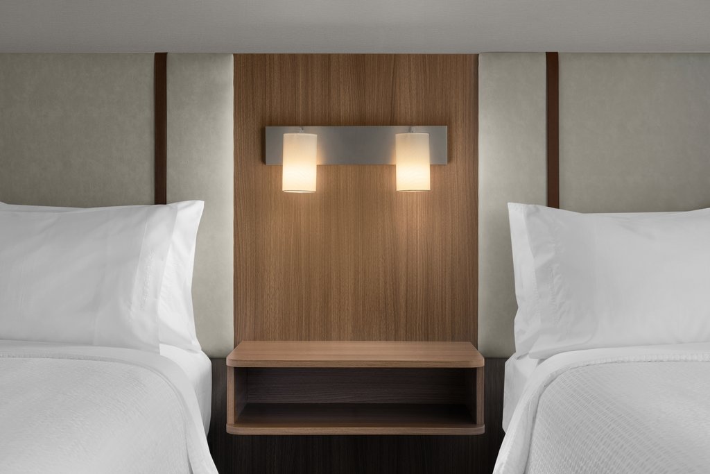 Holiday Inn OTTAWA EAST - Tap to explore photos