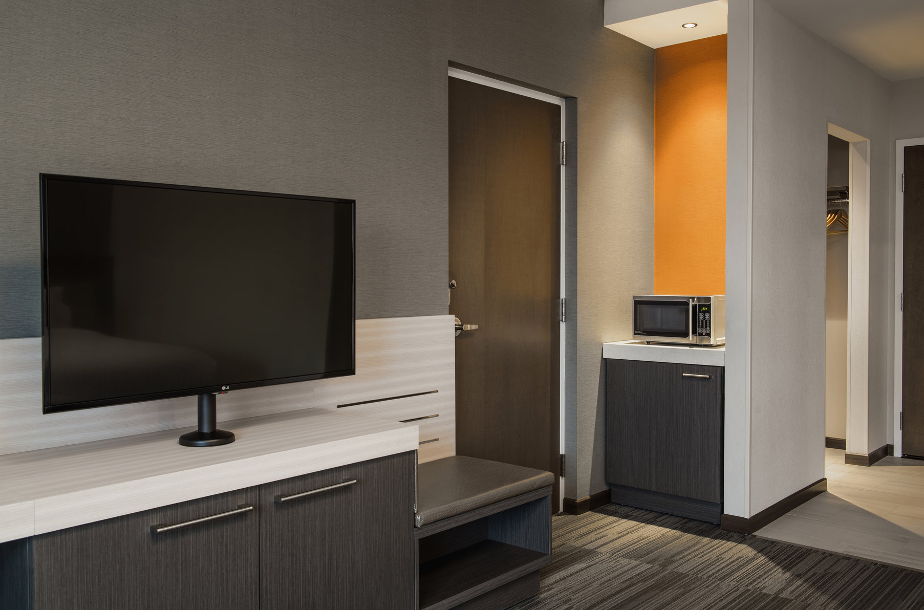 Hilton Garden Inn Winnipeg South - Tap to explore photos