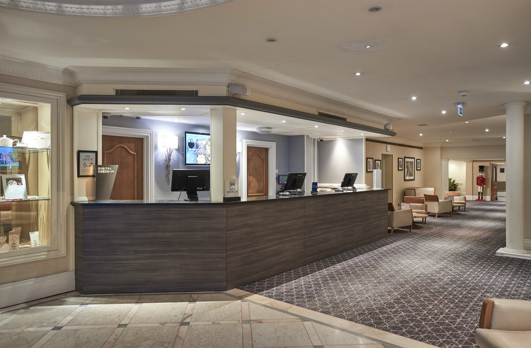 Hilton St Anne's Manor, Bracknell - Tap to explore photos