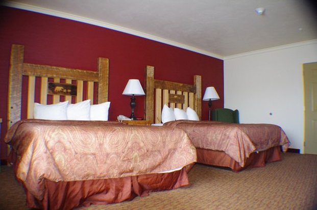 Three Bear Lodge - West Yellowstone, MT