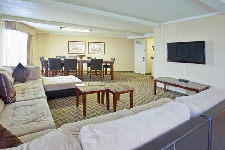 Holiday Inn - Long Beach, CA